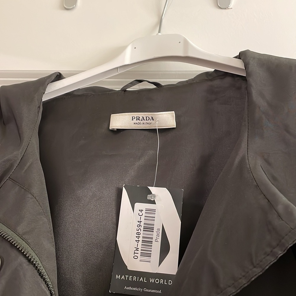 PRADA - Gorgeous Fitted Prada hooded coat like new. - Picture 3 of 4